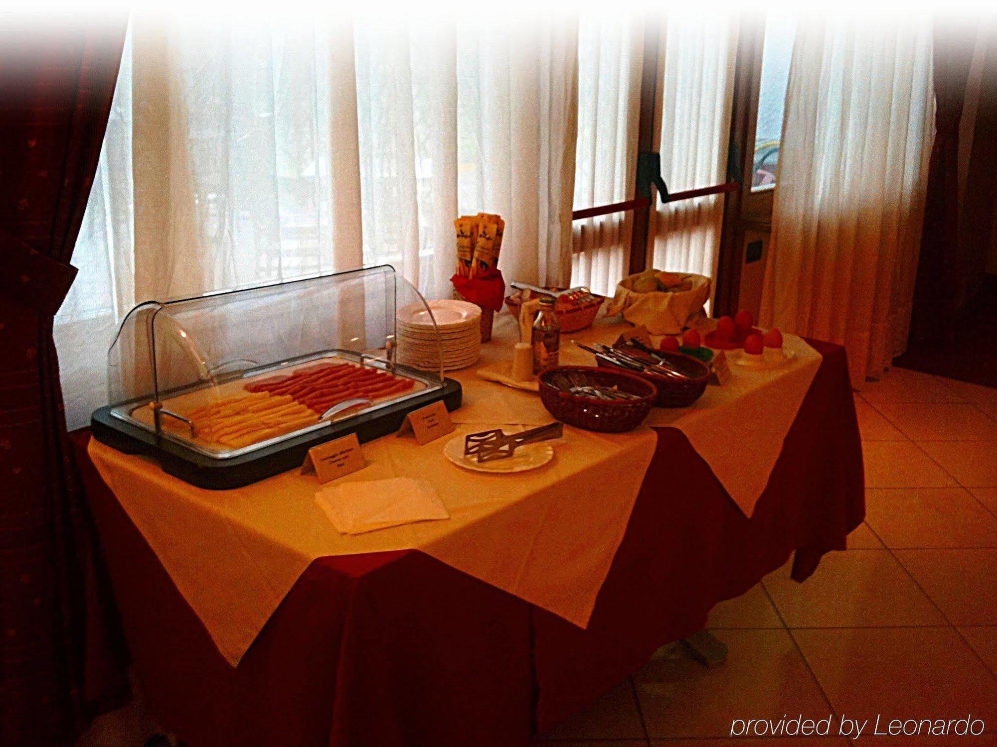 Best Quality Hotel La Darsena Μονκαλιέρι Εστιατόριο φωτογραφία